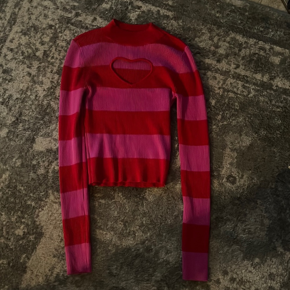 Red and pink long sleeve crop top